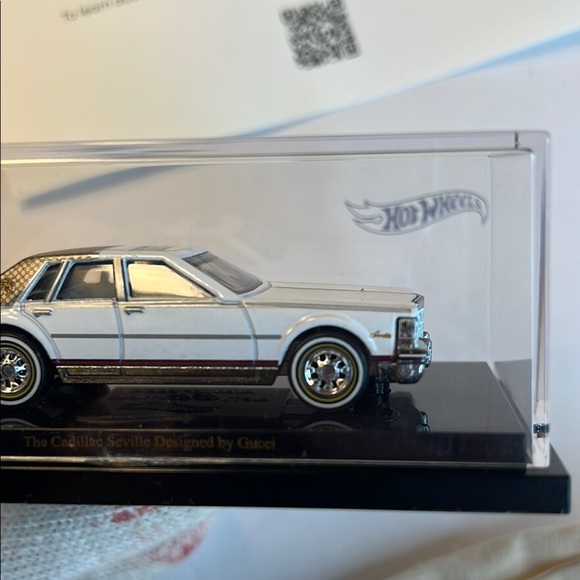 🙌 NWT Gucci x Hot Wheels Cadillac Seville Die-Cast Model Collectible - Picture 6 of 15